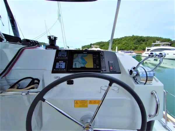 Lagoon 40 - Boatscribe.com