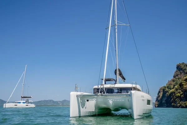 Lagoon 40 - Boatscribe.com