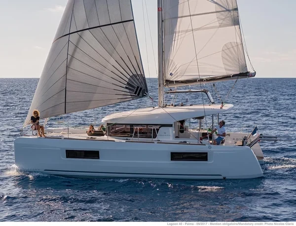 Lagoon 40 - Boatscribe.com