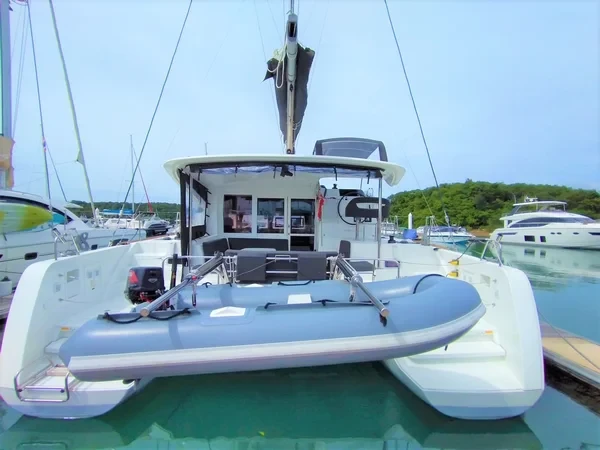 Lagoon 40 - Boatscribe.com