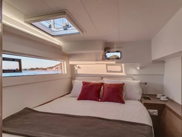 Lagoon 40 - Boatscribe.com