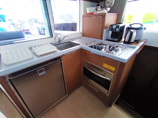 Lagoon 40 - Boatscribe.com