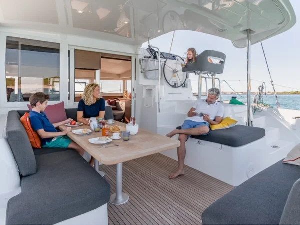 Lagoon 40 - Boatscribe.com