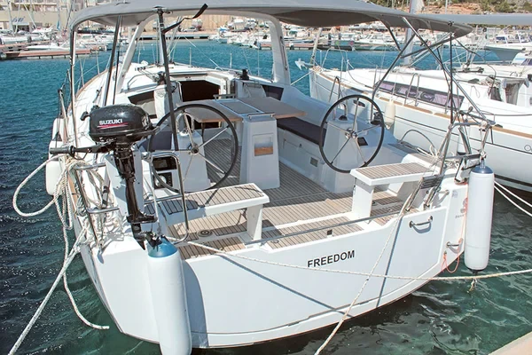 Oceanis 38.1 - Boatscribe.com