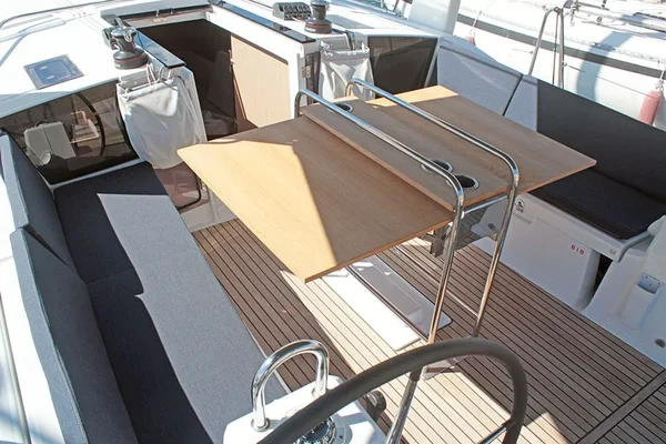 Oceanis 41.1 - Boatscribe.com