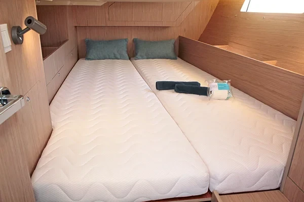 Oceanis 41.1 - Boatscribe.com