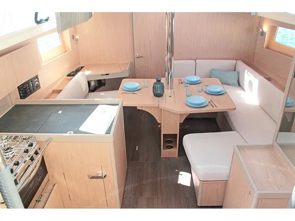 Oceanis 41.1 - Boatscribe.com