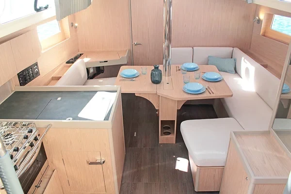 Oceanis 41.1 - Boatscribe.com