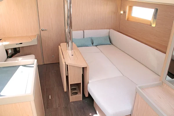 Oceanis 41.1 - Boatscribe.com