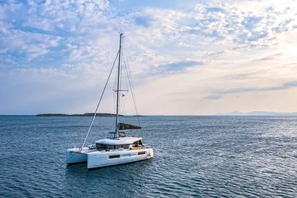 Lagoon 40 - Boatscribe.com