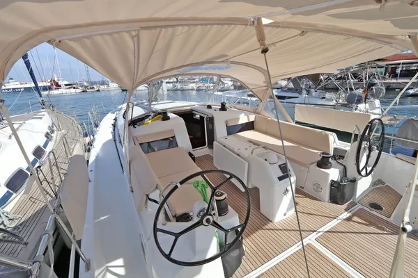 Sun Odyssey 490 - Boatscribe.com