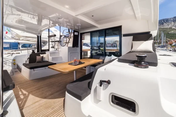 Lagoon 42 - Boatscribe.com