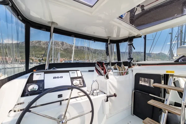 Lagoon 42 - Boatscribe.com