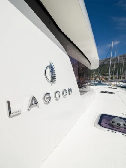 Lagoon 42 - Boatscribe.com