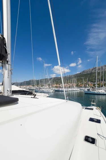 Lagoon 42 - Boatscribe.com