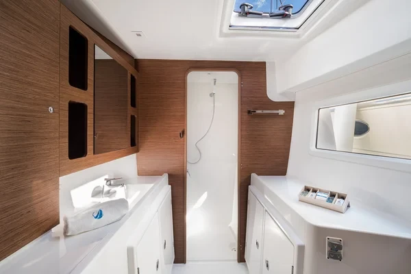 Lagoon 42 - Boatscribe.com