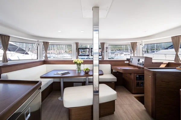 Lagoon 42 - Boatscribe.com