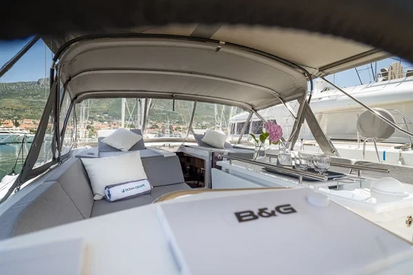 Oceanis 51.1 - Boatscribe.com