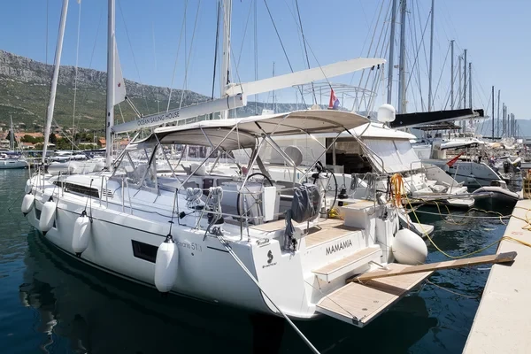 Oceanis 51.1 - Boatscribe.com