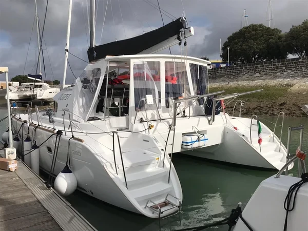 Lagoon 380 - Boatscribe.com