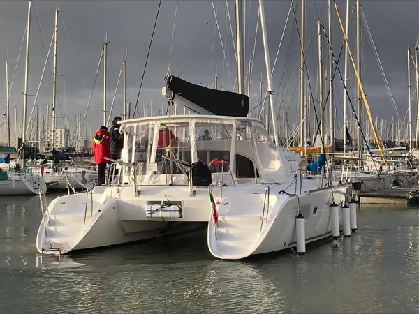 Lagoon 380 - Boatscribe.com