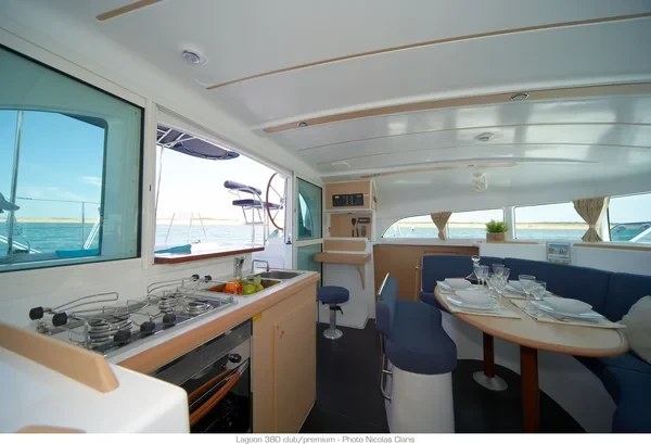 Lagoon 380 - Boatscribe.com