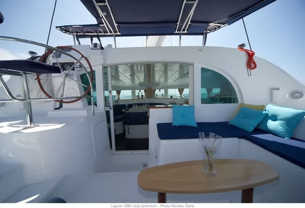 Lagoon 380 - Boatscribe.com