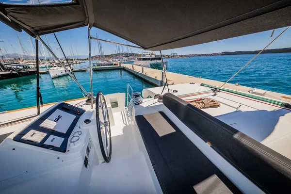 Lagoon 450 F - Boatscribe.com