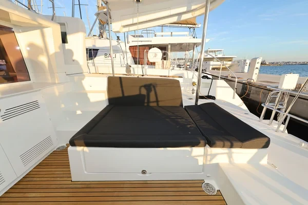 Lagoon 450 F - Boatscribe.com