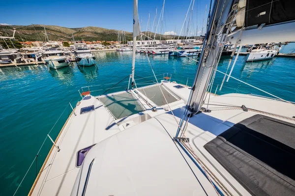 Lagoon 450 F - Boatscribe.com