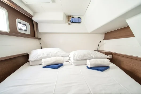 Lagoon 450 F - Boatscribe.com