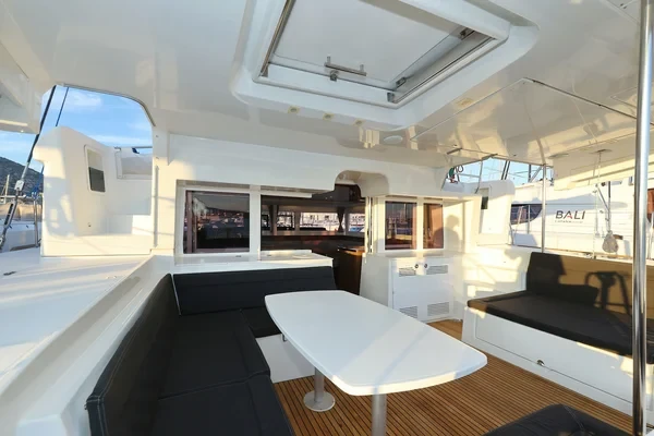 Lagoon 450 F - Boatscribe.com