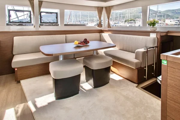Lagoon 450 F - Boatscribe.com