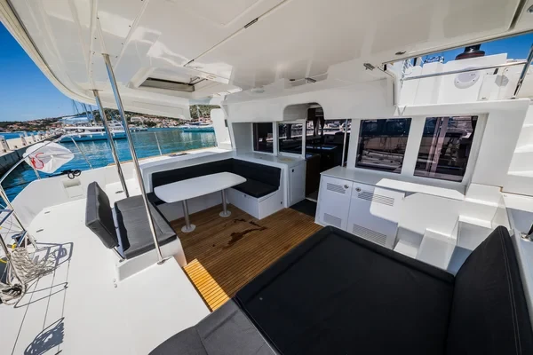 Lagoon 450 F - Boatscribe.com