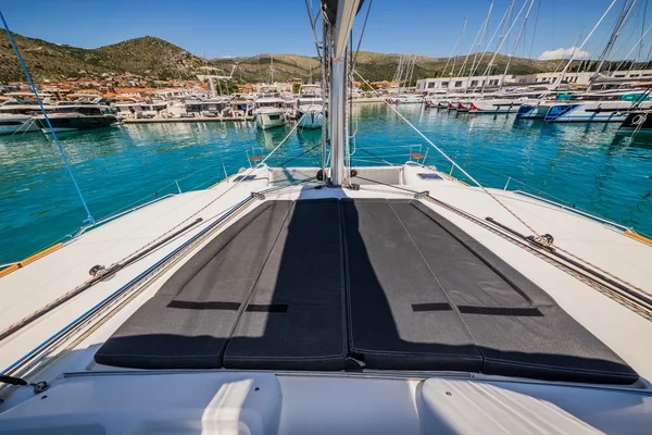 Lagoon 450 F - Boatscribe.com