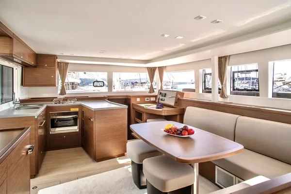 Lagoon 450 F - Boatscribe.com