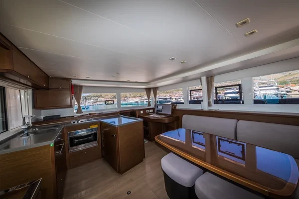 Lagoon 450 F - Boatscribe.com
