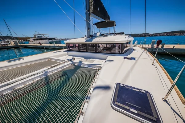Lagoon 450 F - Boatscribe.com