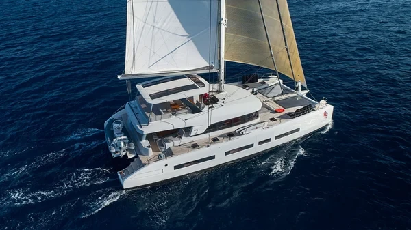 Lagoon Seventy 7 - Boatscribe.com