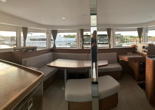 Lagoon 42 - Boatscribe.com