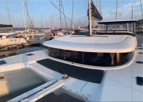 Lagoon 42 - Boatscribe.com