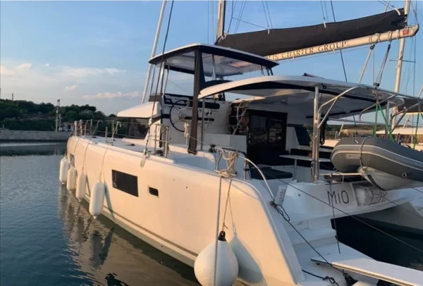 Lagoon 42 - Boatscribe.com