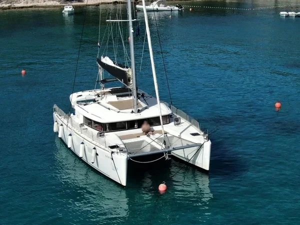 Lagoon 450 F - Boatscribe.com