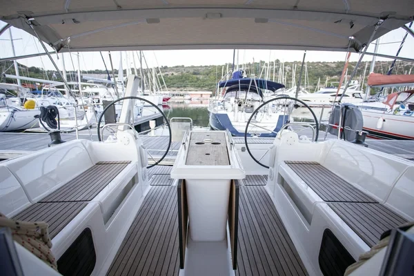 Dufour 412 GL - Boatscribe.com