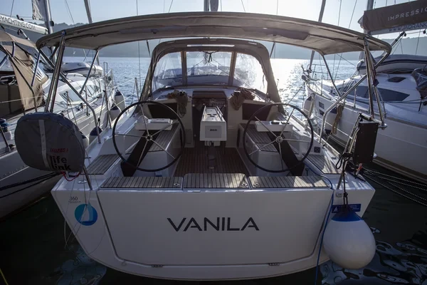 Dufour 360 GL - Boatscribe.com