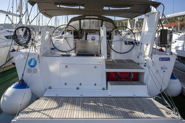 Dufour 460 GL - Boatscribe.com
