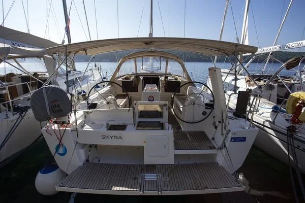 Dufour 412 GL - Boatscribe.com