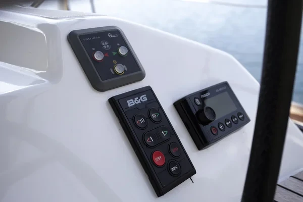 Dufour 520 GL - Boatscribe.com