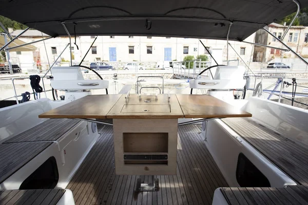 Dufour 520 GL - Boatscribe.com
