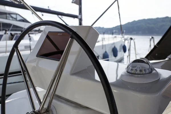 Dufour 520 GL - Boatscribe.com